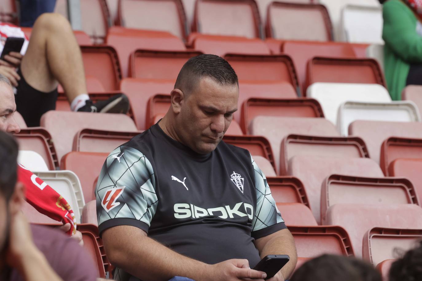 ¿Estuviste en El Molinón en el Sporting - Eldense? ¡Búscate!