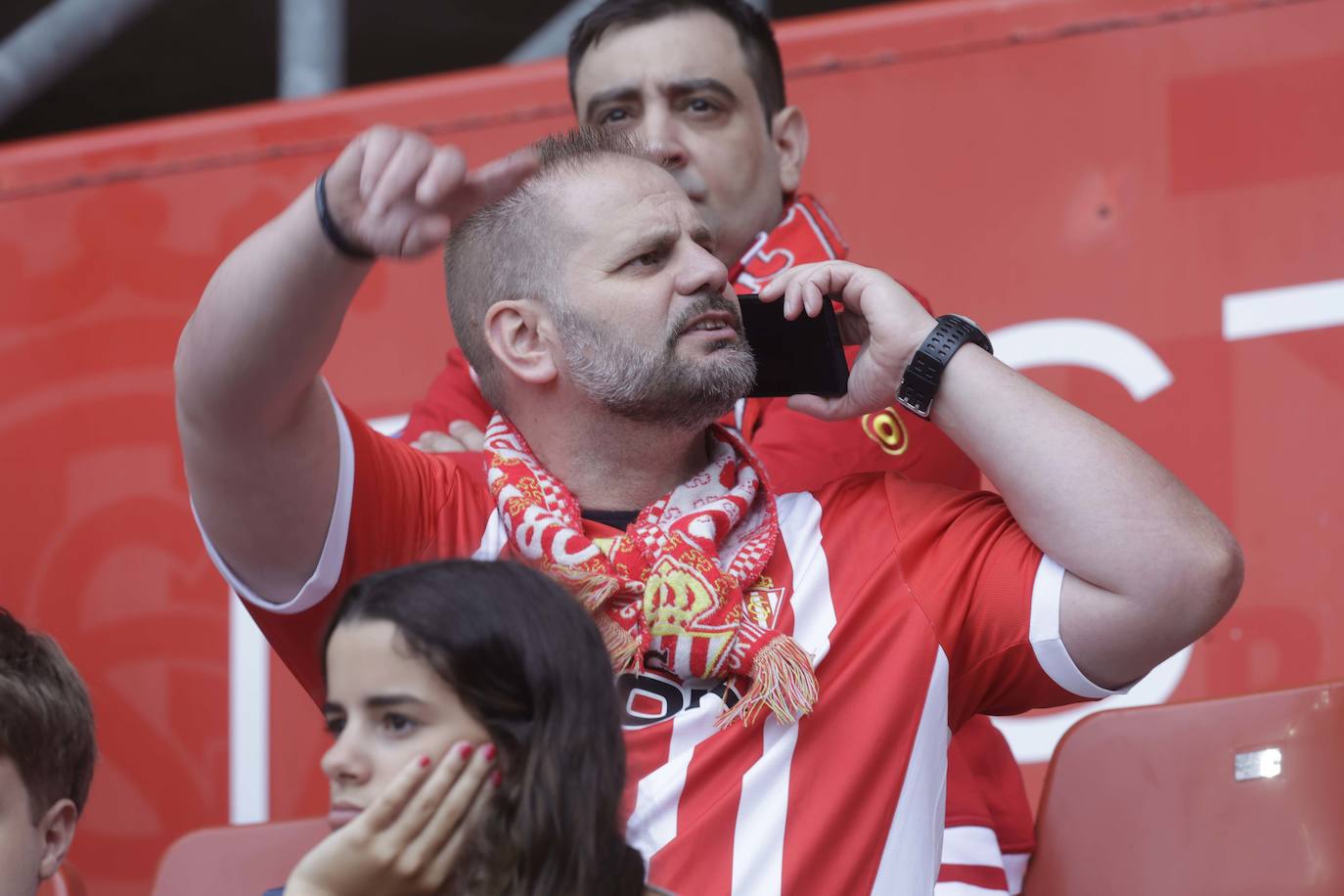 ¿Estuviste en El Molinón en el Sporting - Eldense? ¡Búscate!