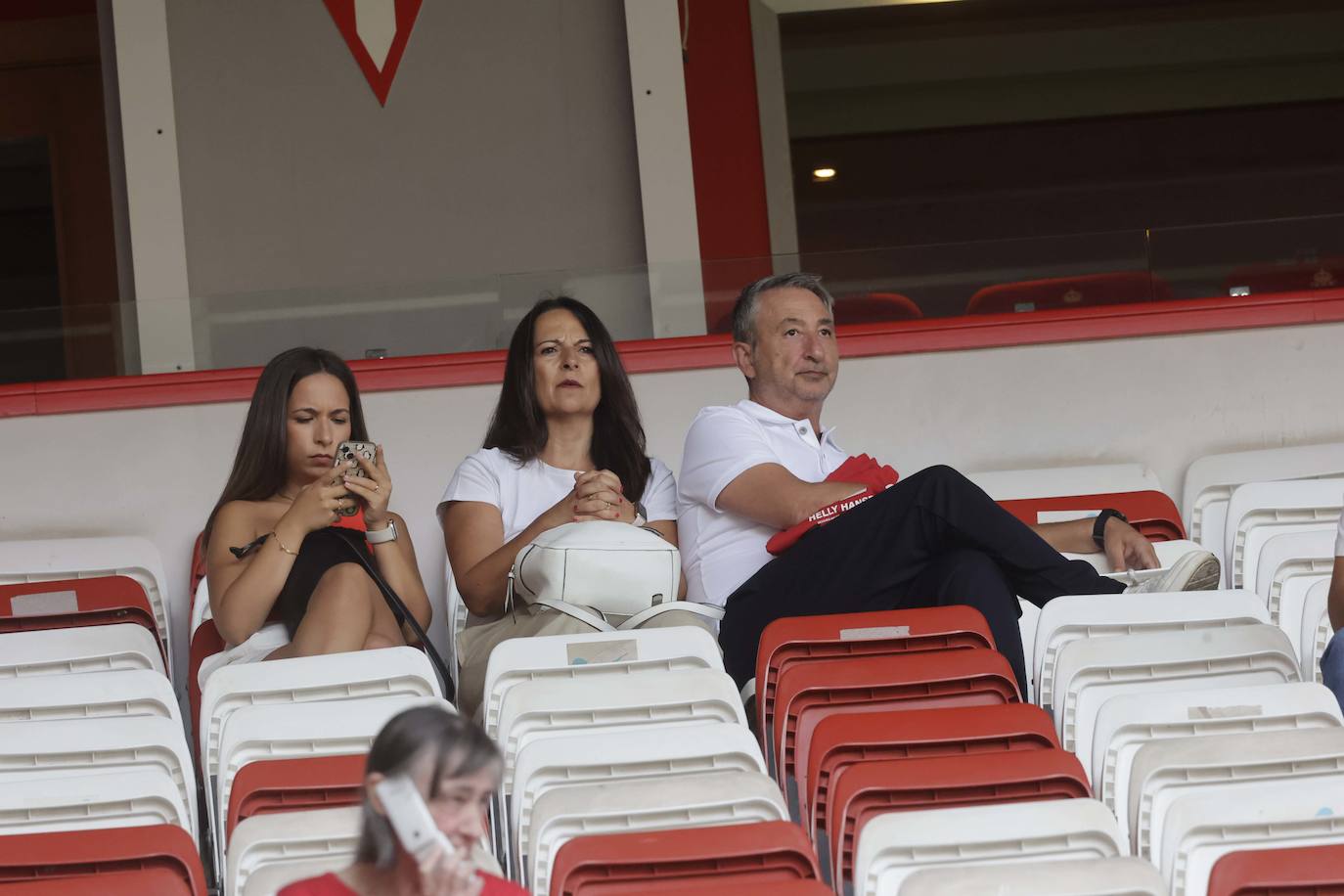 ¿Estuviste en El Molinón en el Sporting - Eldense? ¡Búscate!