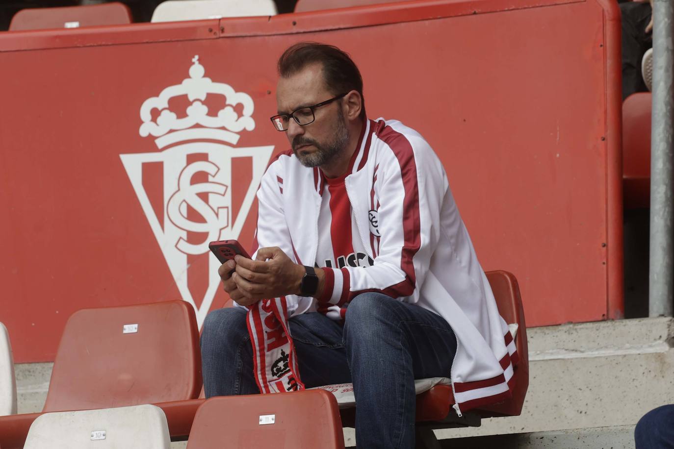 ¿Estuviste en El Molinón en el Sporting - Eldense? ¡Búscate!