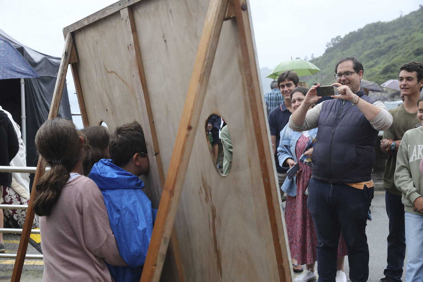 Tazones vive un Desembarco pasado por agua