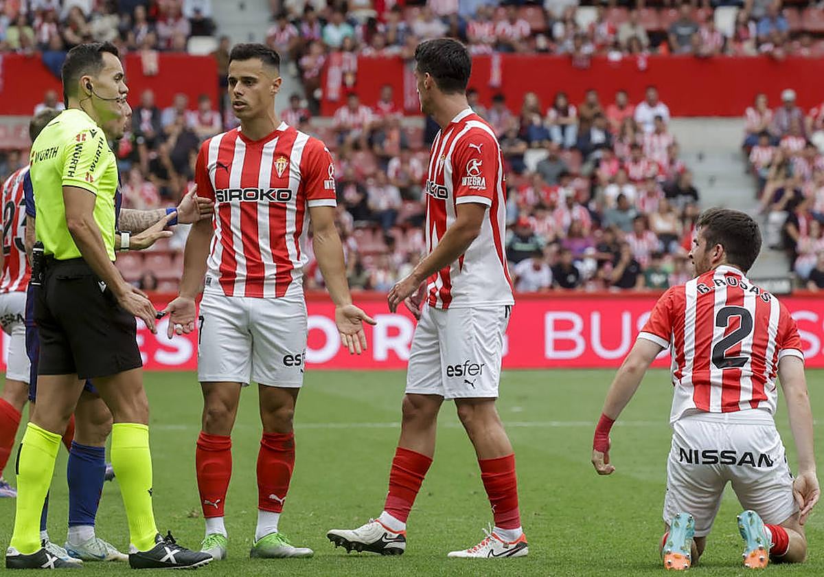 El Sporting vuelve a tropezar en casa