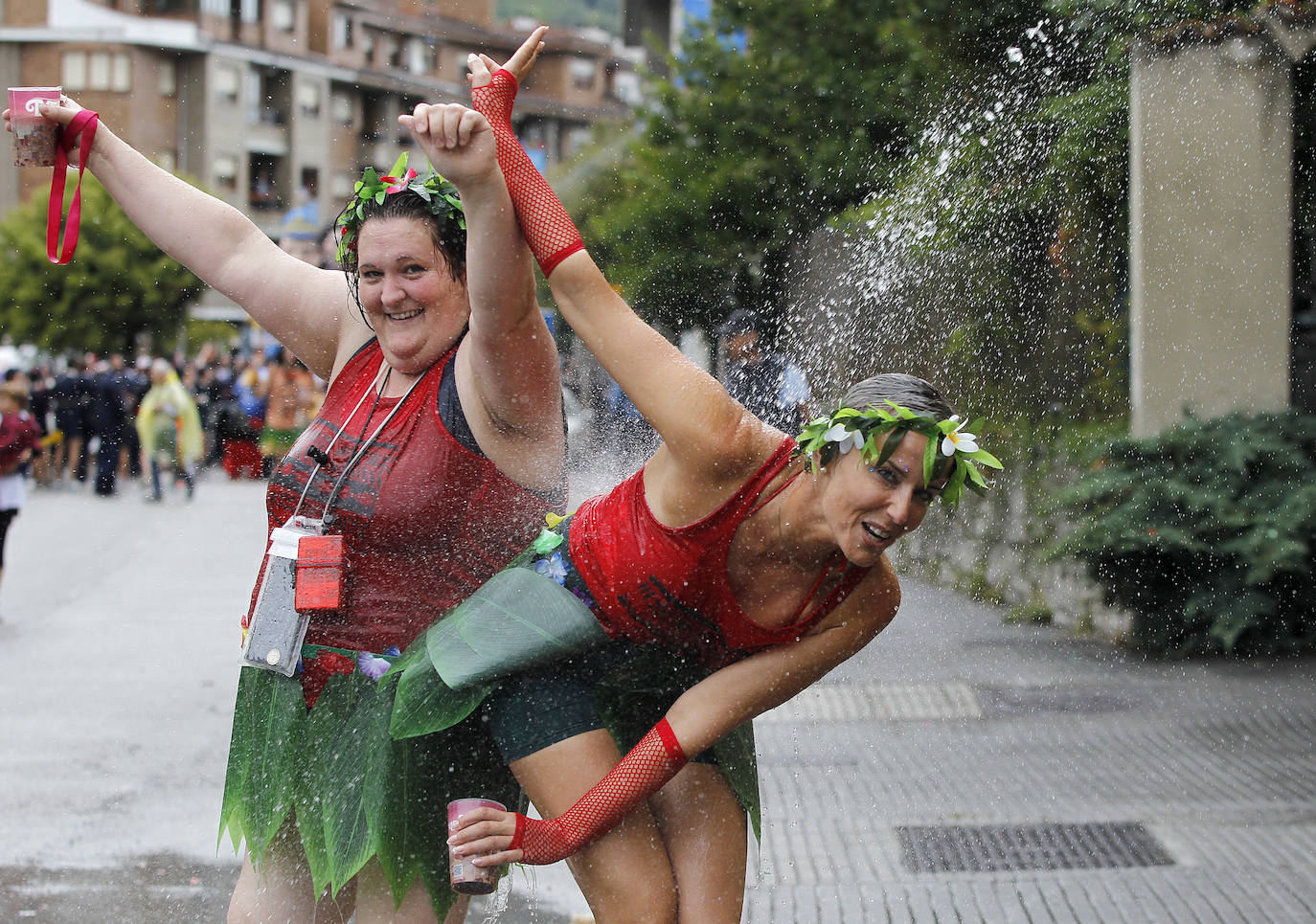 El Descenso Folklórico del Nalón no se rinde ante la lluvia