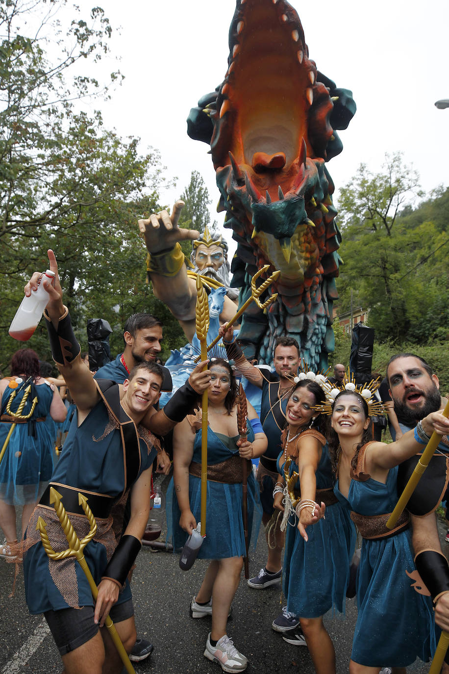 El Descenso Folklórico del Nalón no se rinde ante la lluvia