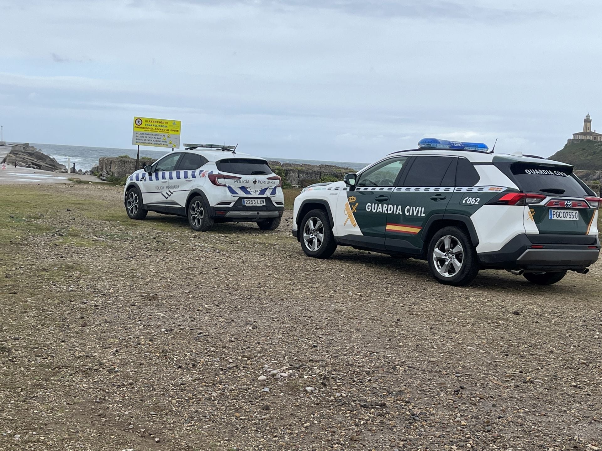 Imágenes: Los socorristas de la playa de San Juan hallan el cádaver de un pescador