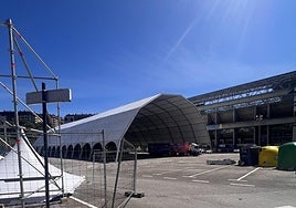 La carpa del recinto de La Ería, cuyo montaje comenzó la pasada semana.
