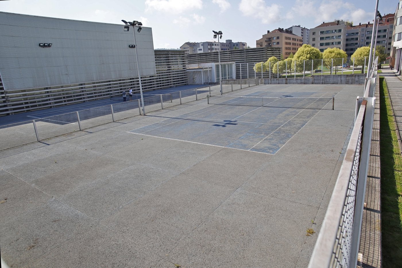Pista de tenis del complejo deportivo de La Calzada.