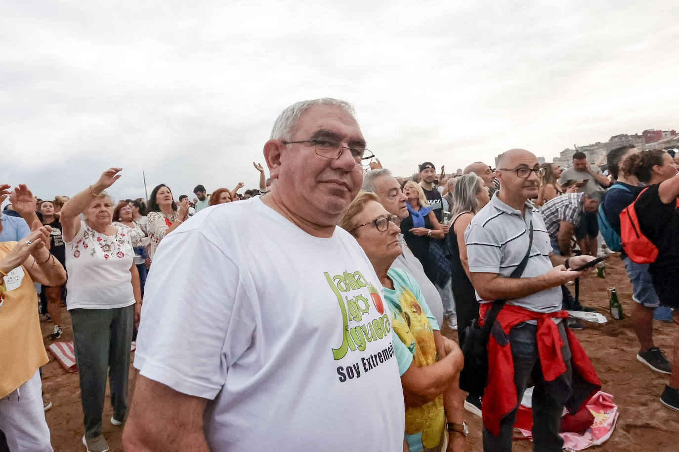 ¿Estuviste intentando batir el récord de escanciado de Gijón? ¡Búscate!