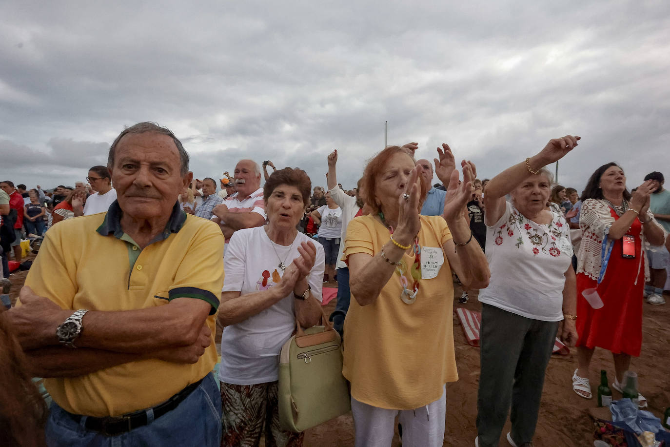 ¿Estuviste intentando batir el récord de escanciado de Gijón? ¡Búscate!