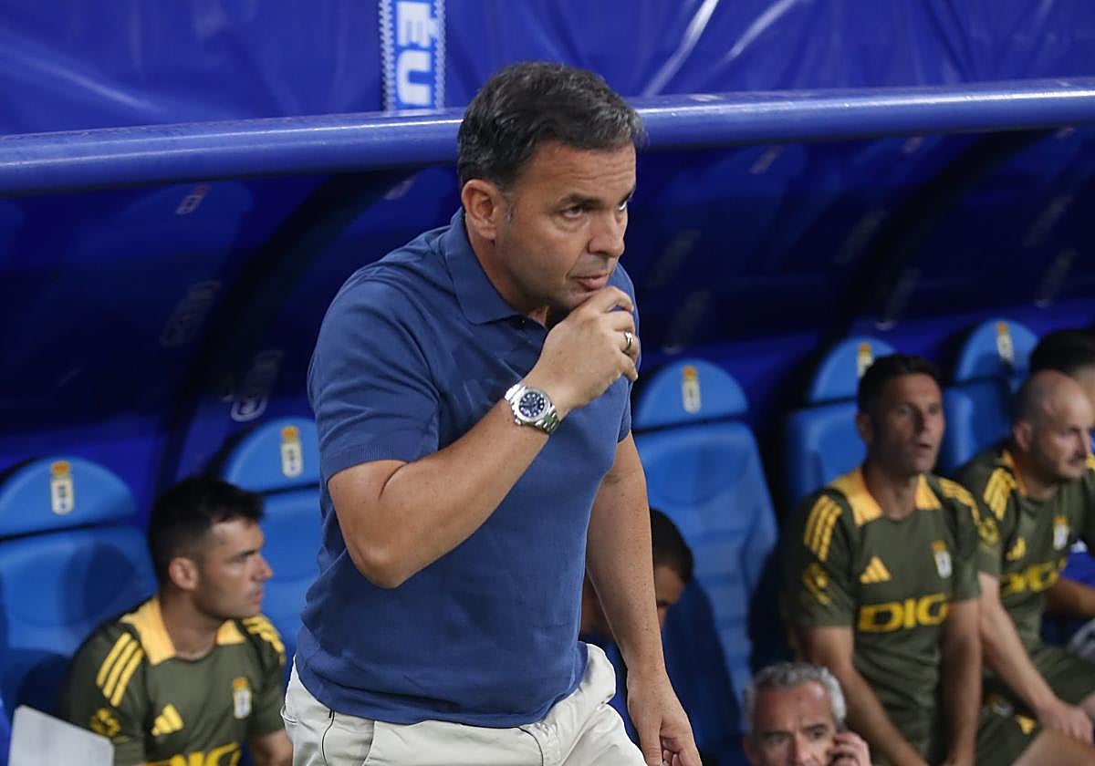 Calleja se santigua antes del partido.