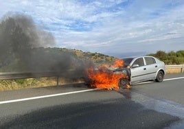 Arde un coche en la autopista del Huerna