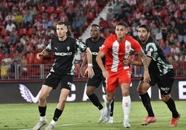 Dubasín, Otero y Cote, en una acción defensiva del encuentro.