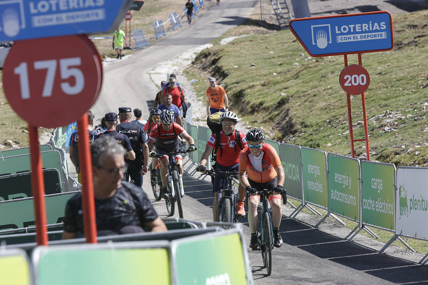 Asturias, escenario ciclista: las imágenes de la Vuelta en la llegada al Cuitu Negru