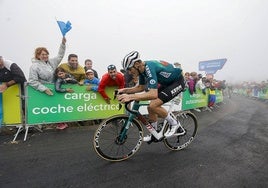 Asturias, escenario ciclista: las imágenes de la Vuelta en la llegada al Cuitu Negru