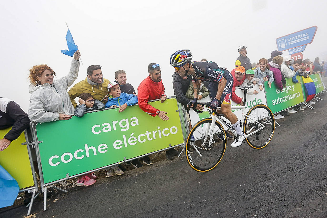 Asturias, escenario ciclista: las imágenes de la Vuelta en la llegada al Cuitu Negru