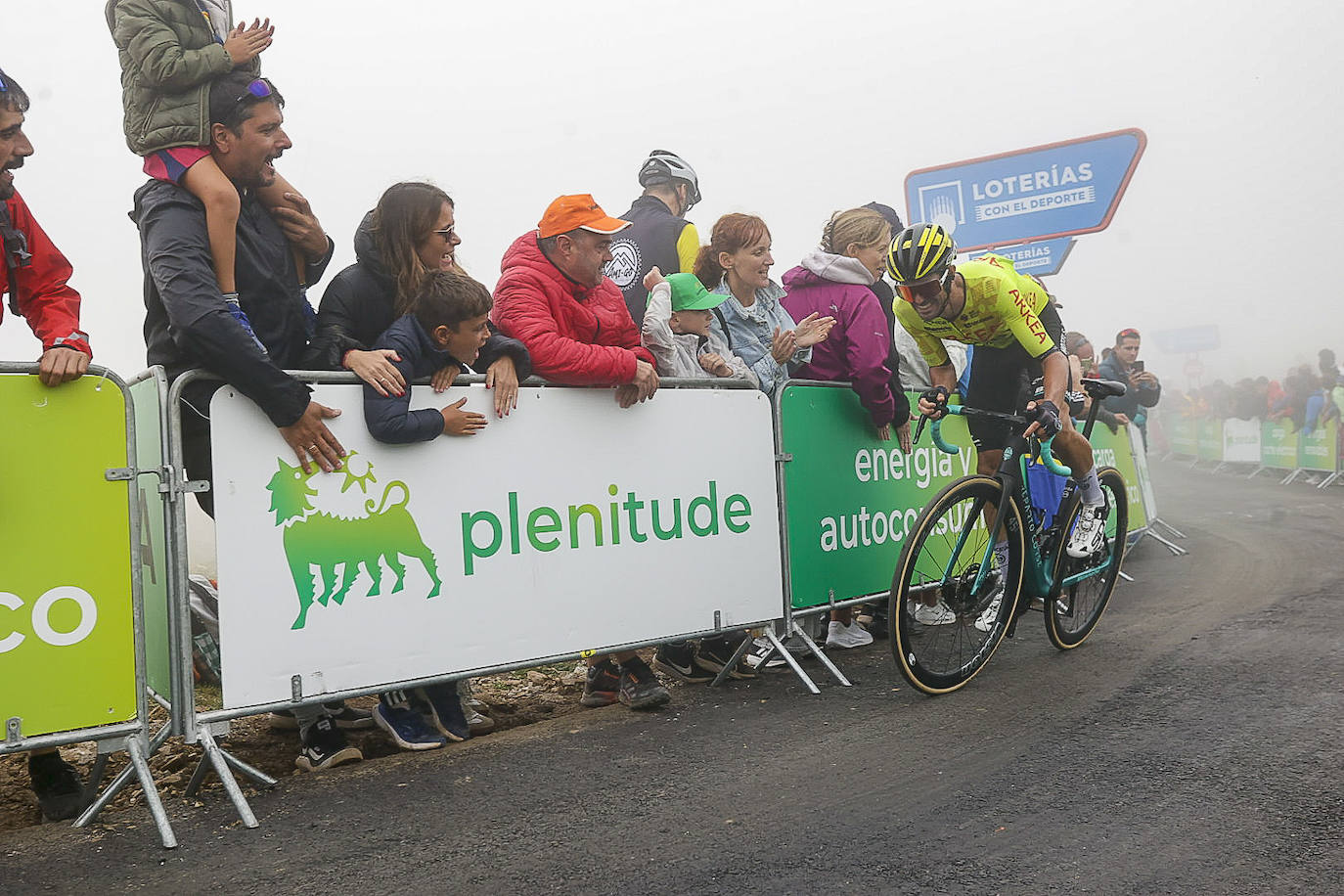 Asturias, escenario ciclista: las imágenes de la Vuelta en la llegada al Cuitu Negru