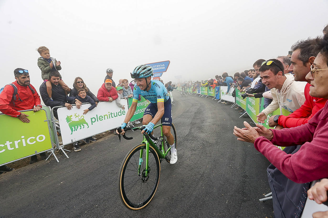 Asturias, escenario ciclista: las imágenes de la Vuelta en la llegada al Cuitu Negru