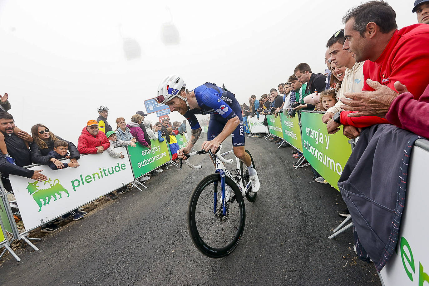 Asturias, escenario ciclista: las imágenes de la Vuelta en la llegada al Cuitu Negru