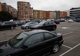 Aparcamiento de peritos, que hoy a las 22 horas echará el cierre para que comiencen las obras de 250 viviendas públicas para alquilar a jóvenes menores de 35 años.