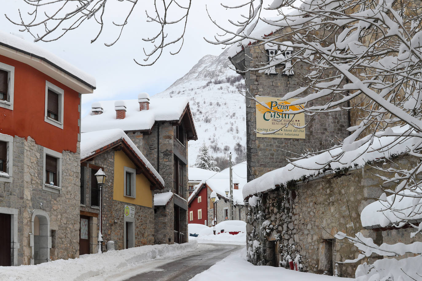 En el corazón de los Picos de Europa: Sotres, un pueblo de altura y de postal