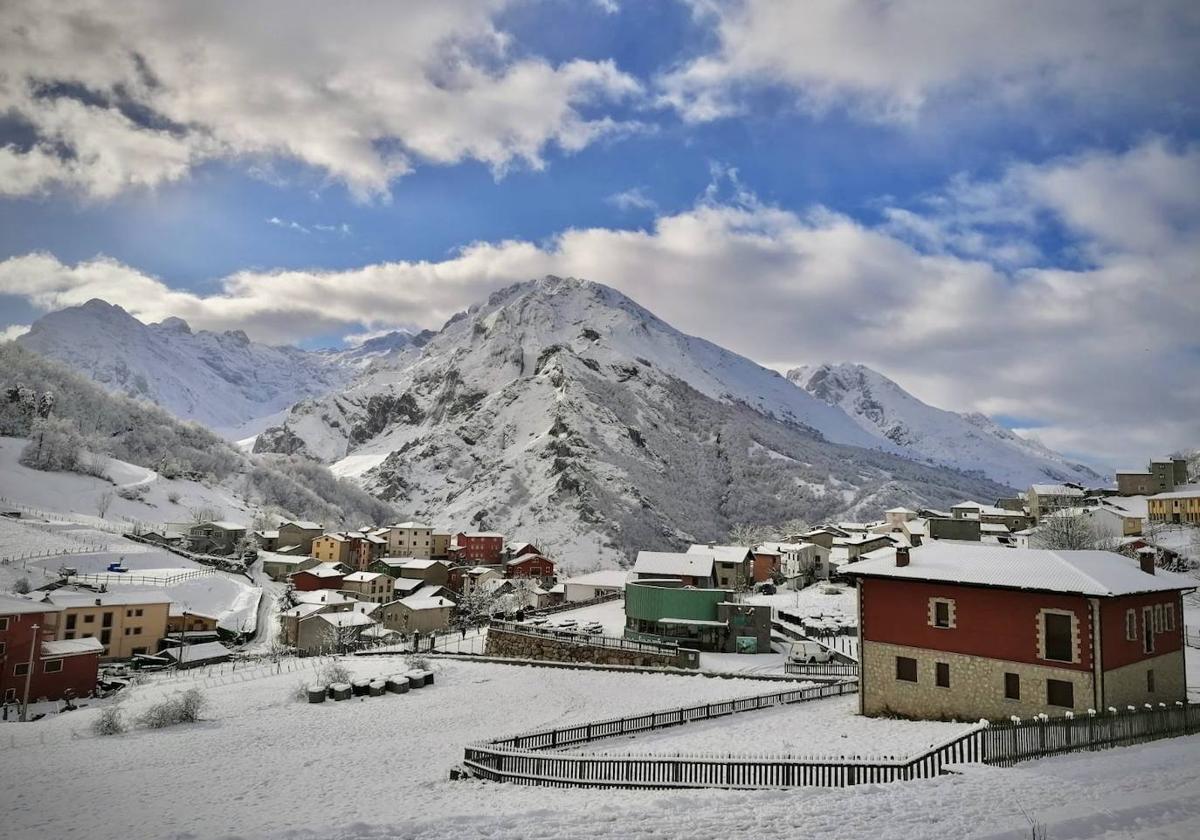 En el corazón de los Picos de Europa: Sotres, un pueblo de altura y de postal