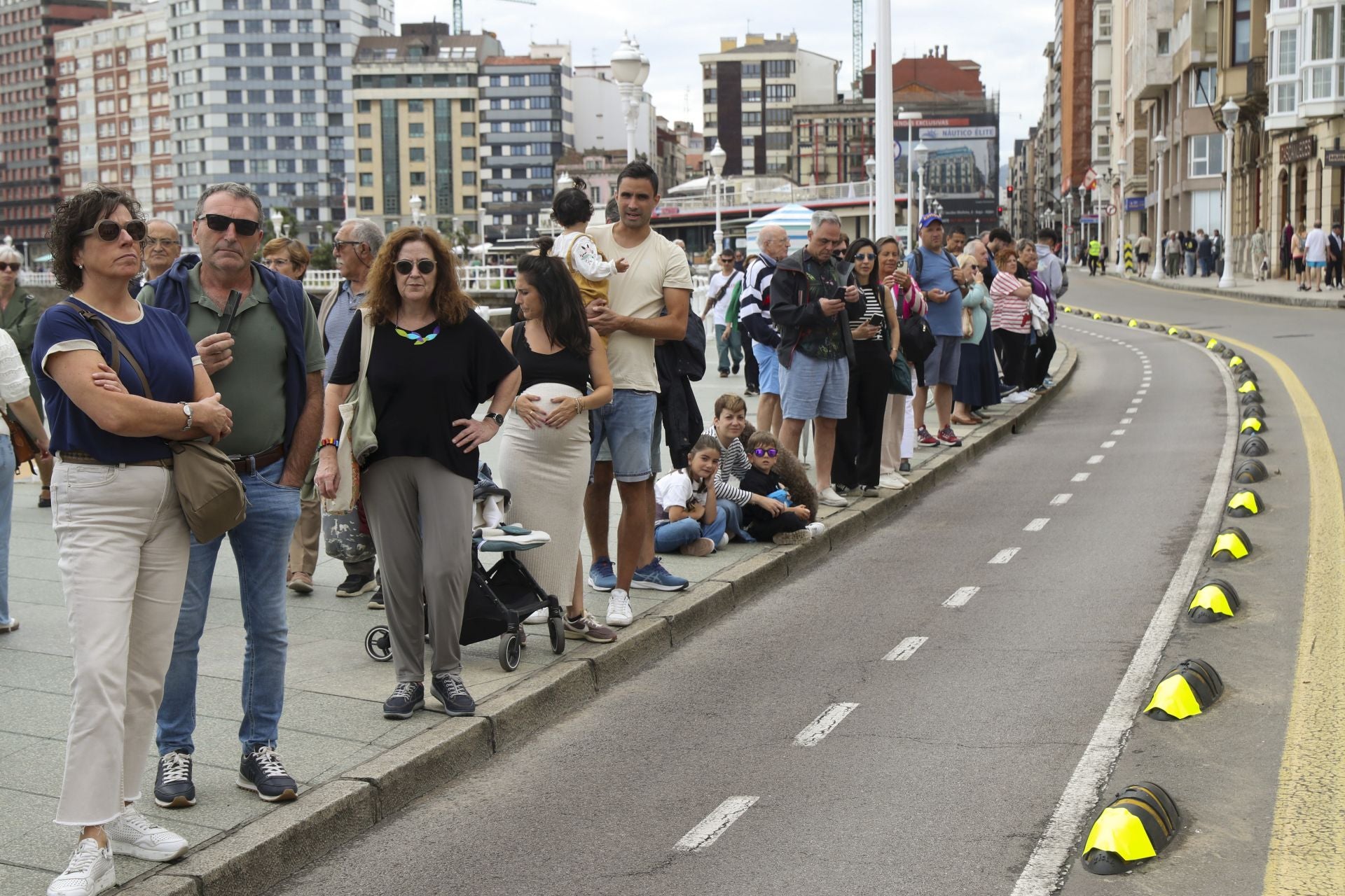 Las imágenes que deja La Vuelta: la salida en Luanco y su paso por Gijón