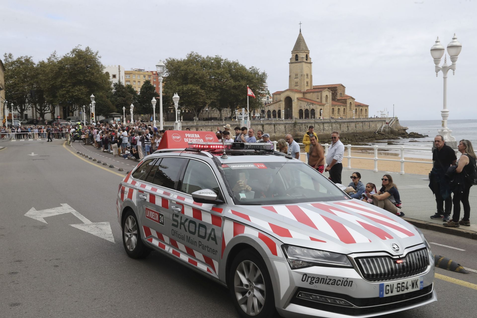 Las imágenes que deja La Vuelta: la salida en Luanco y su paso por Gijón