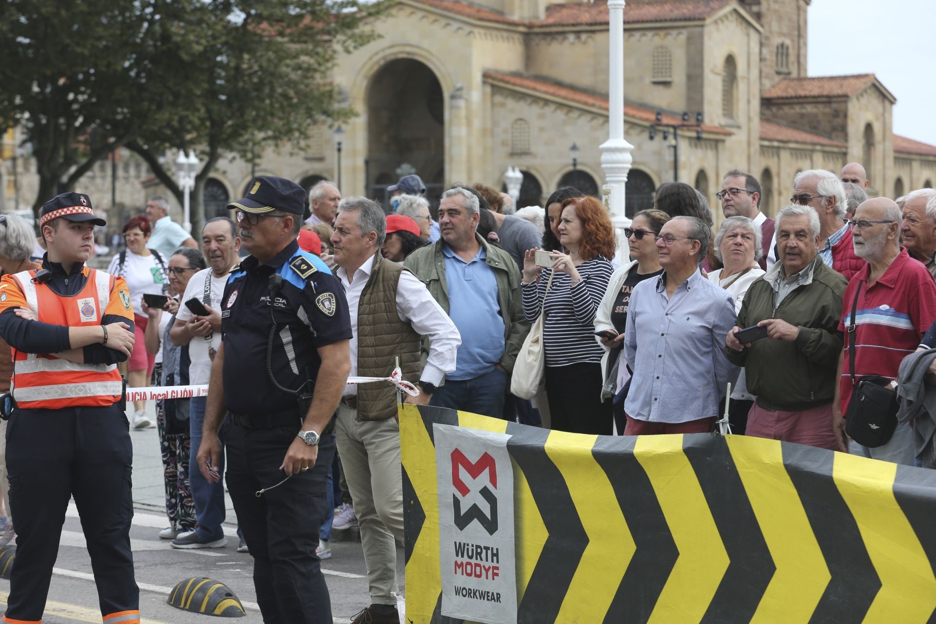 Las imágenes que deja La Vuelta: la salida en Luanco y su paso por Gijón