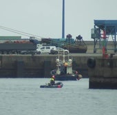 Vídeo: la caída de dos grúas en el puerto de Gijón acaba con la vida de dos trabajadores