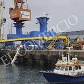 Grave accidente en Gijón: mueren dos hombres en El Musel tras caer al mar dos grúas