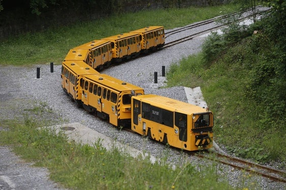 El tren minero de Samuño, circulando hacia el pozo San Luis.