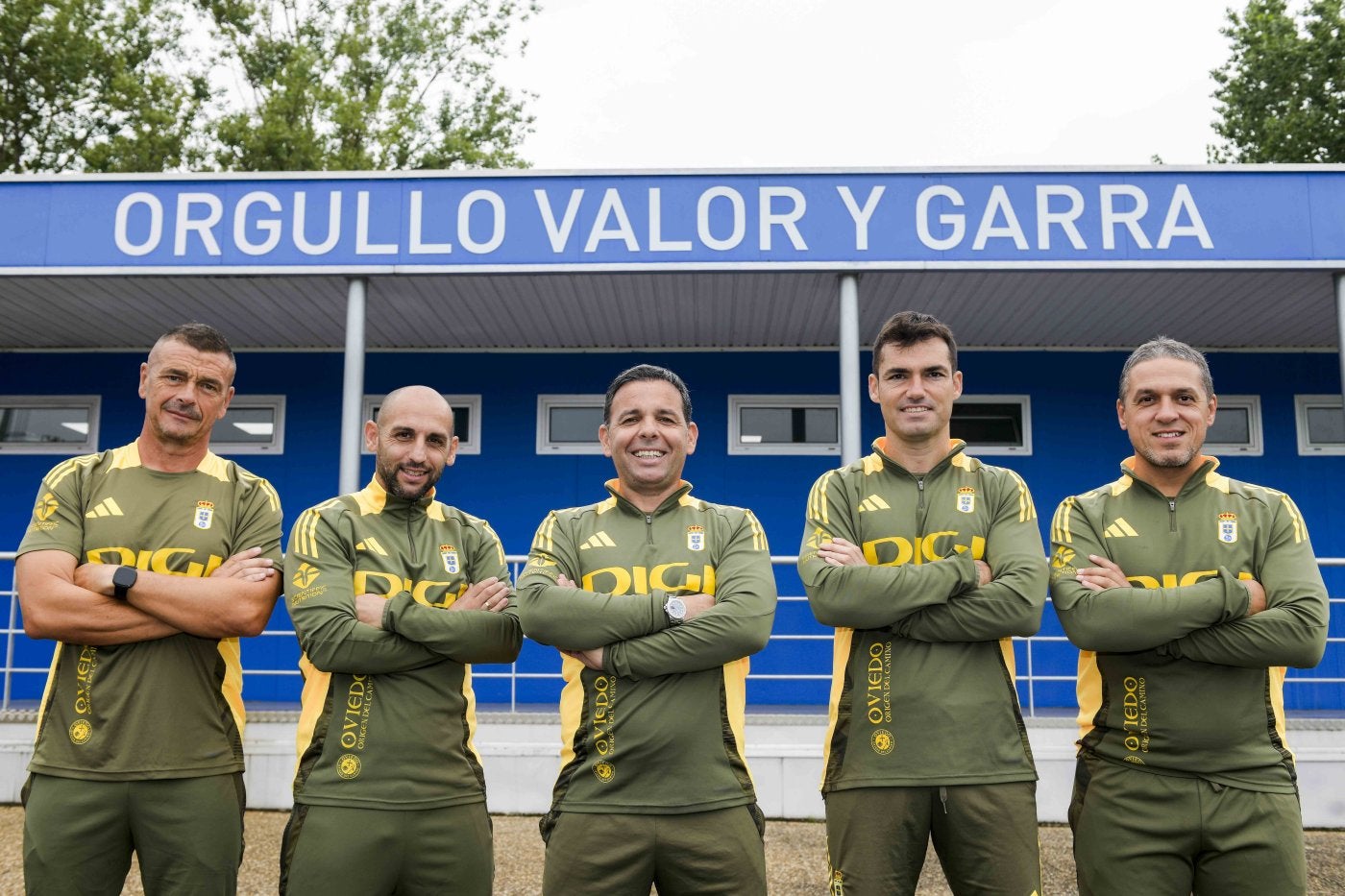 Jesús Unanua, Luismi Loro, Javier Calleja, José Romero y Javier Benavides, forman el cuerpo técnico del Real Oviedo esta temporaa.