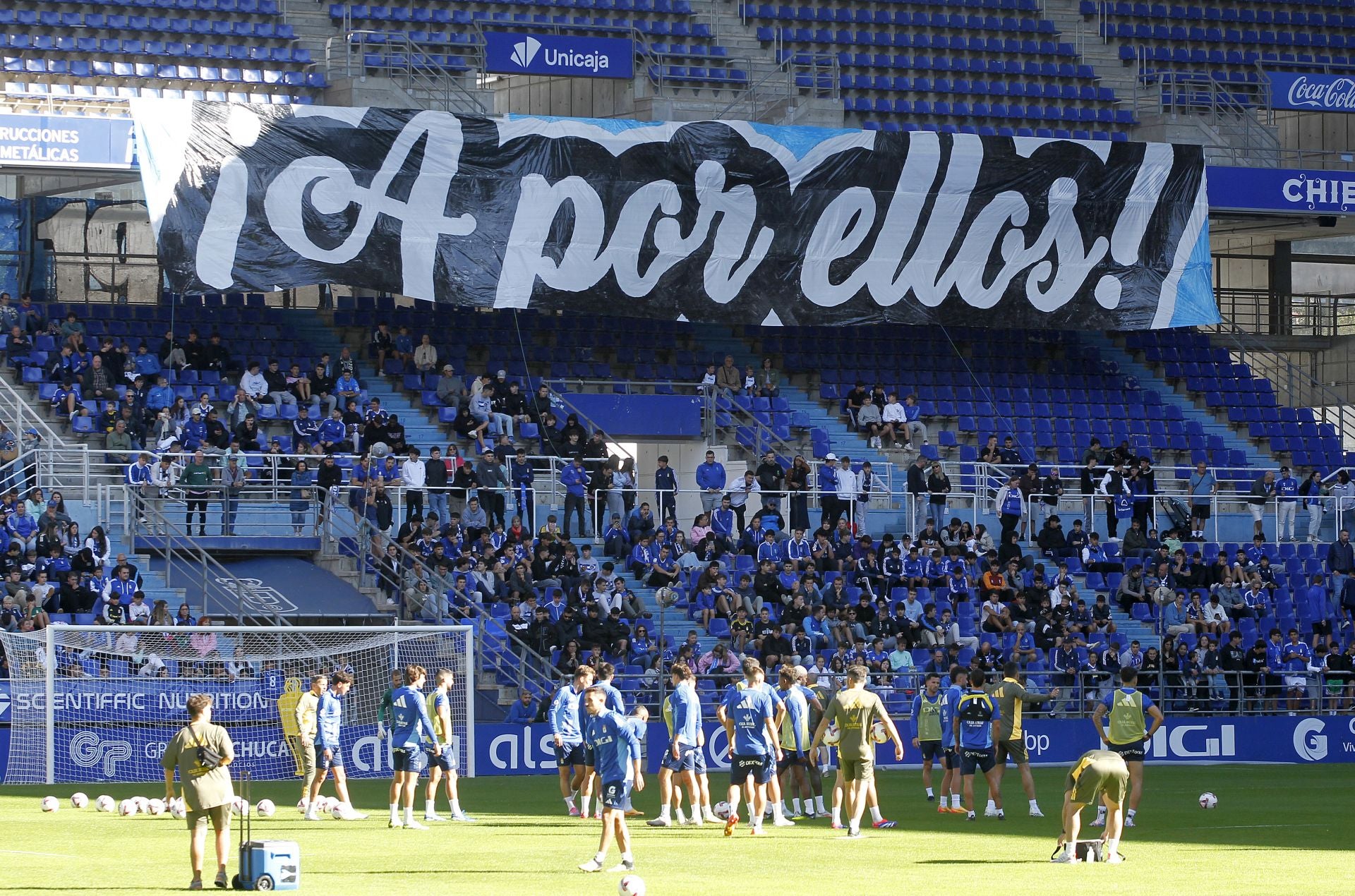 Más de 1.500 seguidores del Oviedo, en el último entrenamiento antes del derbi