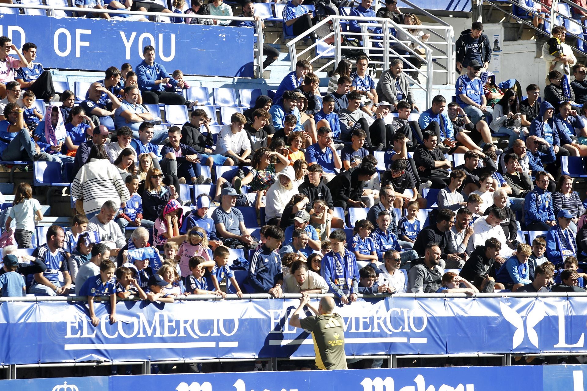 Más de 1.500 seguidores del Oviedo, en el último entrenamiento antes del derbi