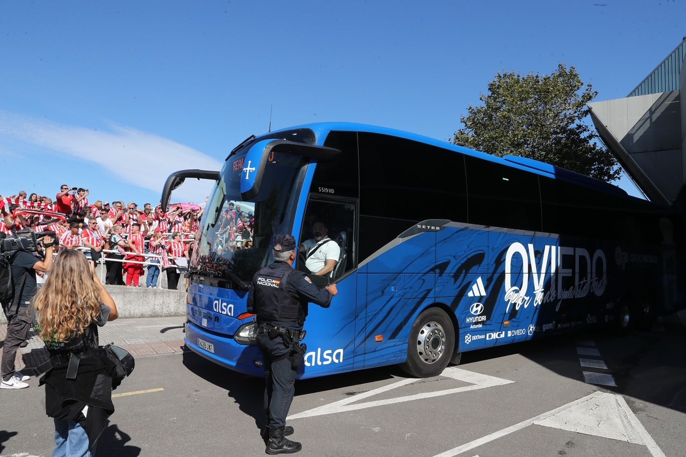 Ambientazo en Gijón antes del derbi asturiano