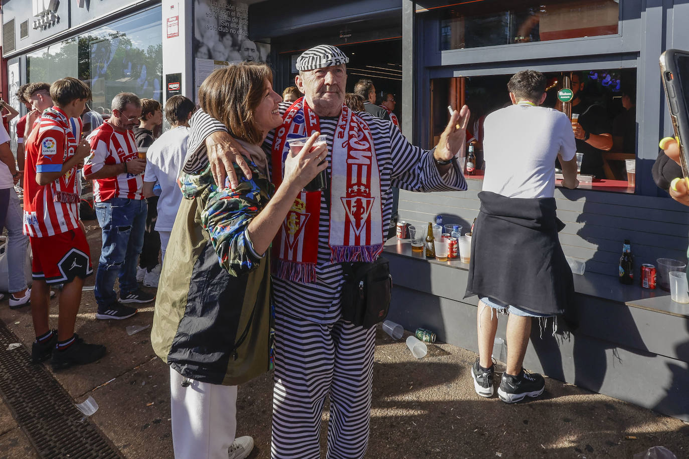 Gijón enloquece con el Sporting en el derbi asturiano