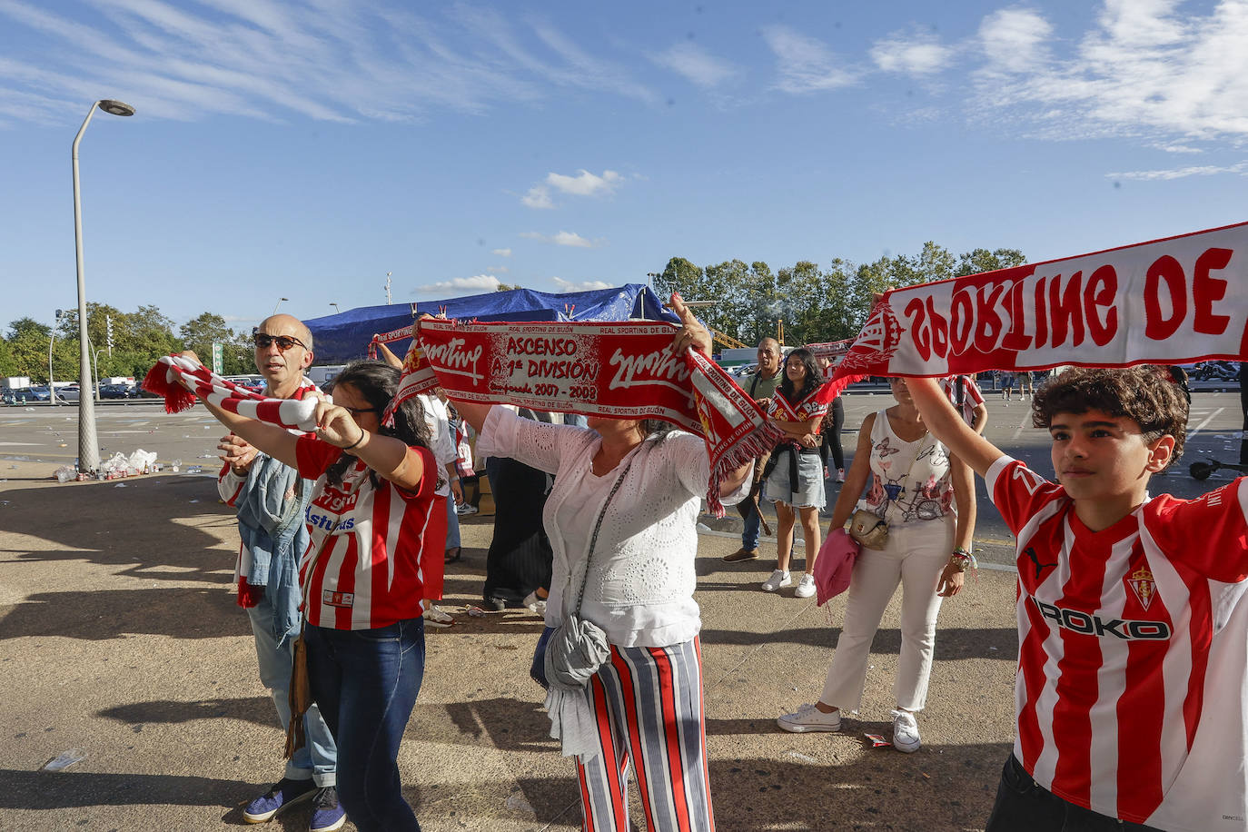 Gijón enloquece con el Sporting en el derbi asturiano