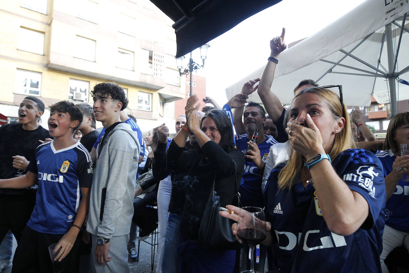 Así vivió la afición del Oviedo el derbi