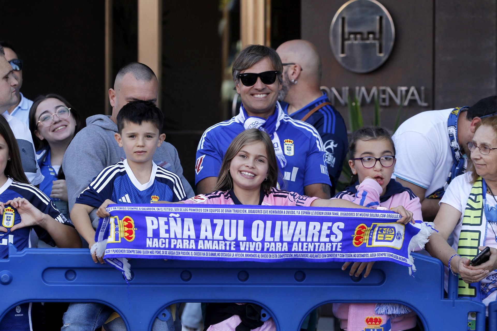 Impresionante despedida del oviedismo a sus jugadores