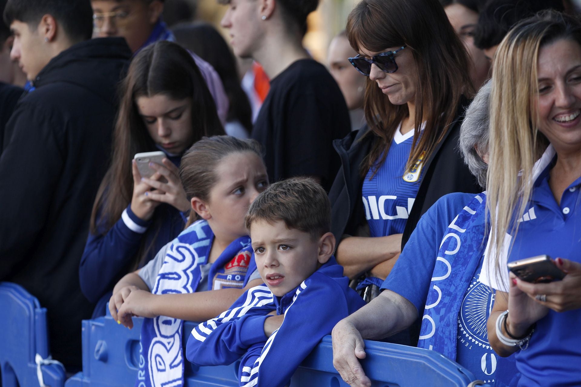 Impresionante despedida del oviedismo a sus jugadores