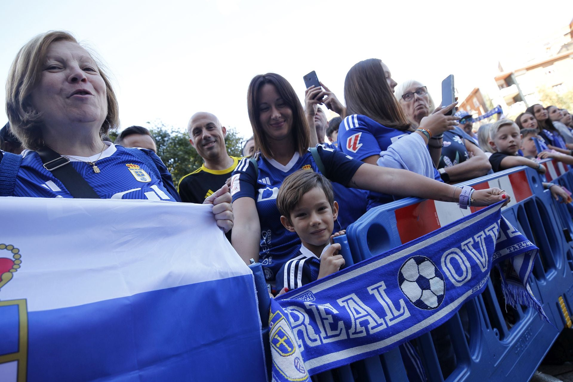 Impresionante despedida del oviedismo a sus jugadores