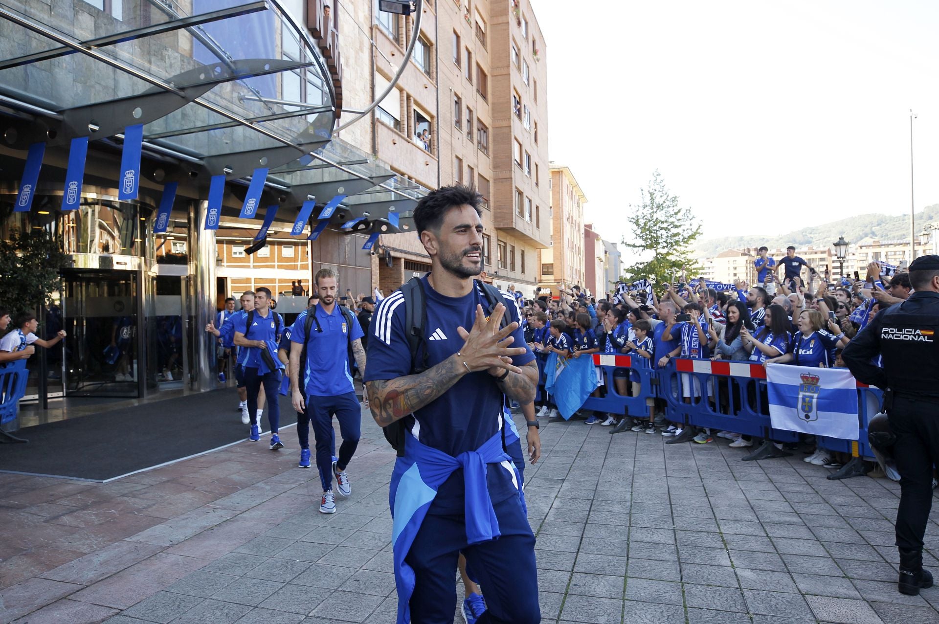 Impresionante despedida del oviedismo a sus jugadores