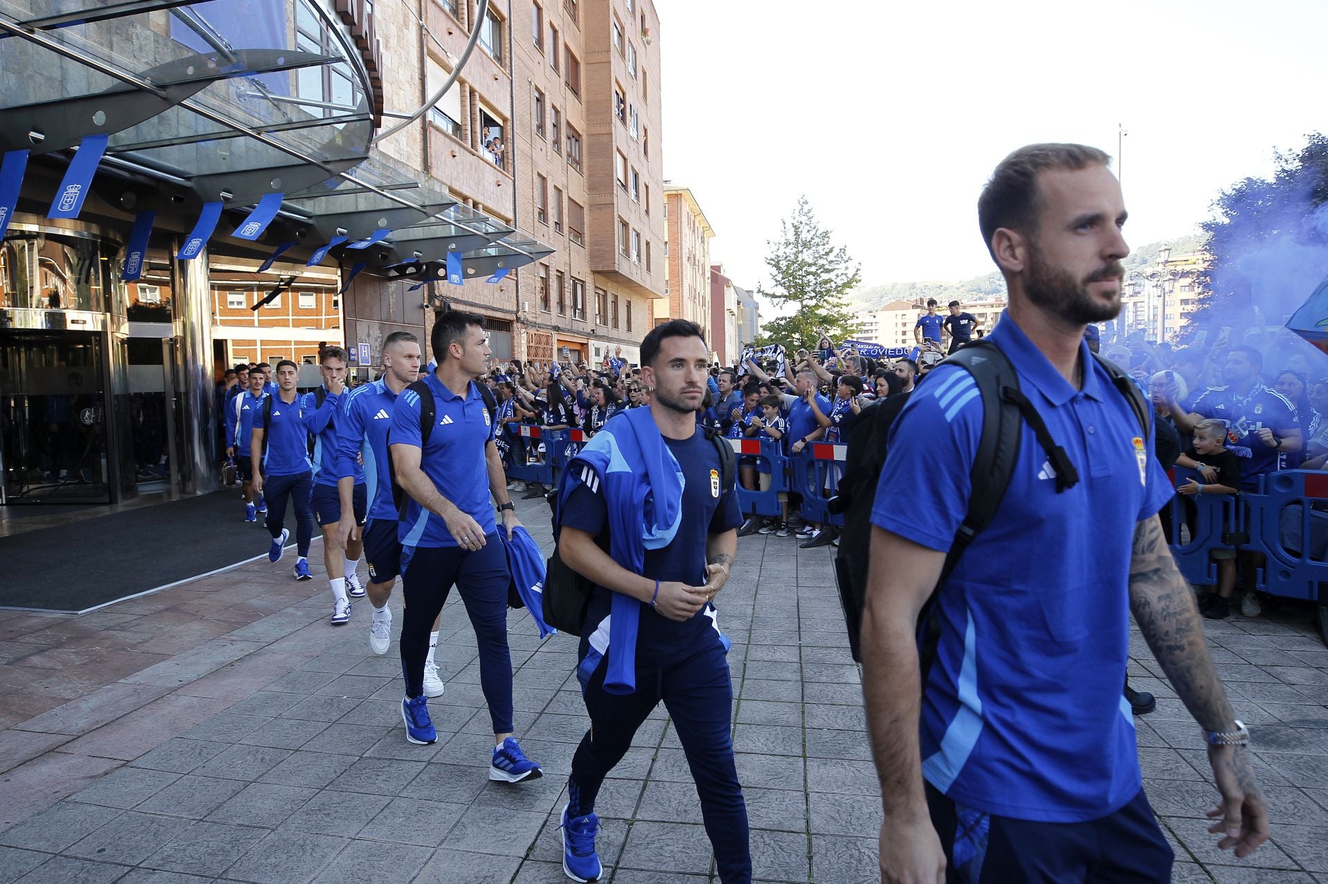 Impresionante despedida del oviedismo a sus jugadores