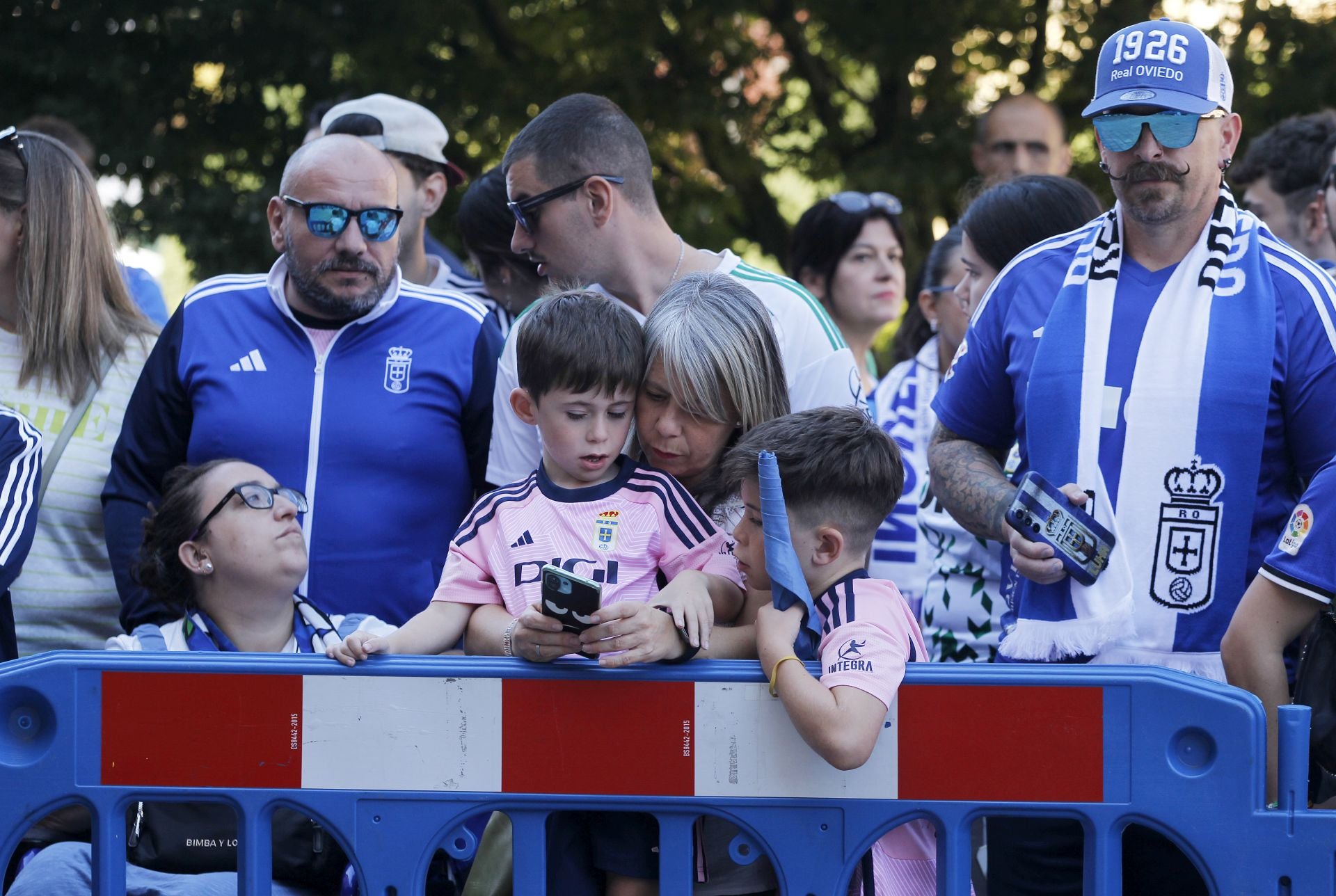 Impresionante despedida del oviedismo a sus jugadores