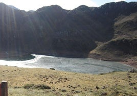 Muere un hombre en el lago Cerveriz, en Somiedo