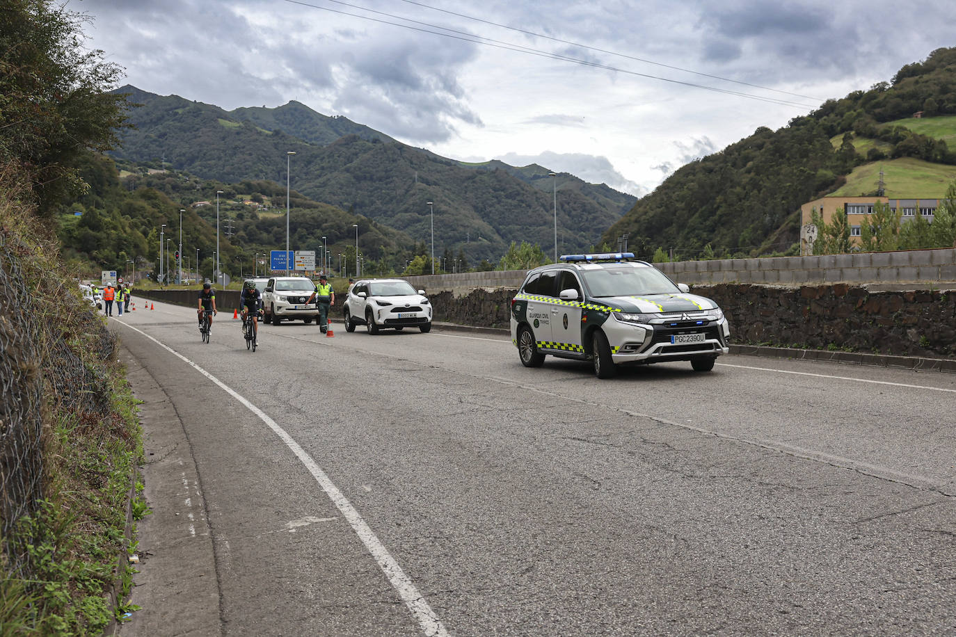 Un accidente en Mieres se cobra la vida de un operario de grúa