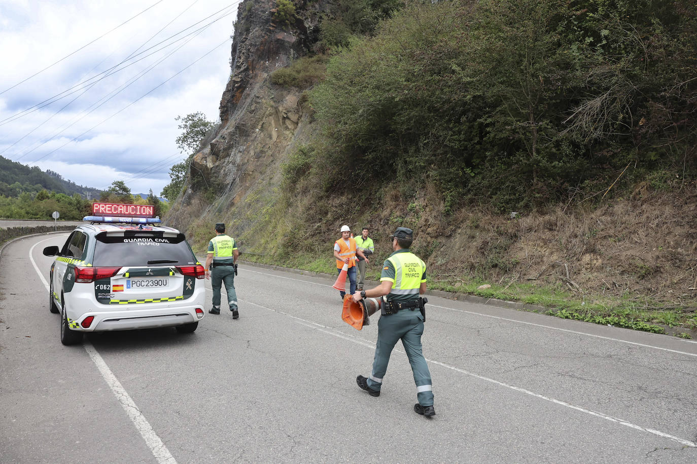 Un accidente en Mieres se cobra la vida de un operario de grúa