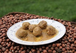 Las albóndigas forman parte del menú del indiano que se cocina en Oviedo