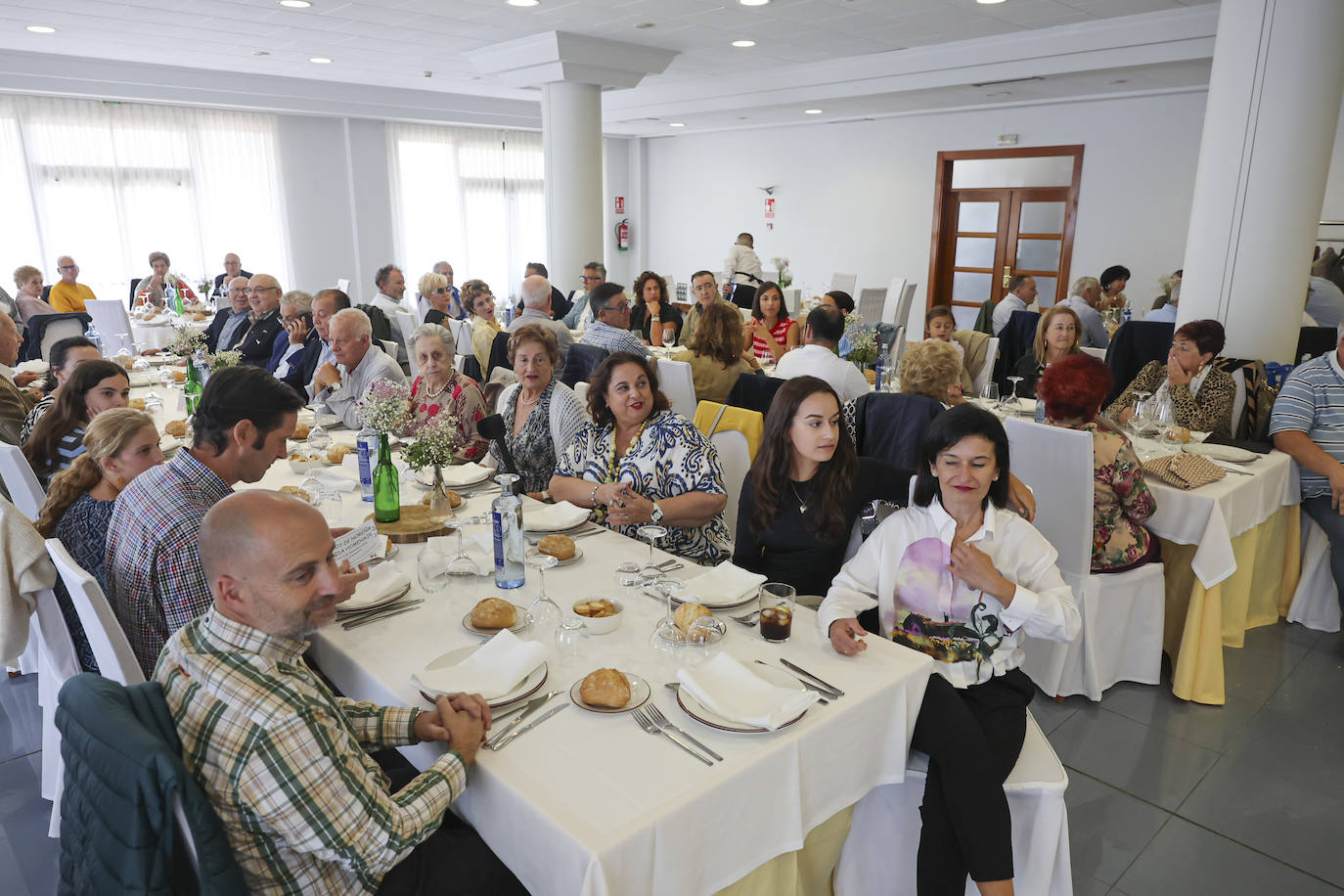 Janel Cuesta recibe el premio al Noreñense del Año