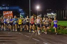 El Complejo Deportivo de Las Mestas acogió la salida de esta prueba que marca el final del calendario deportivo estival en la ciudad.